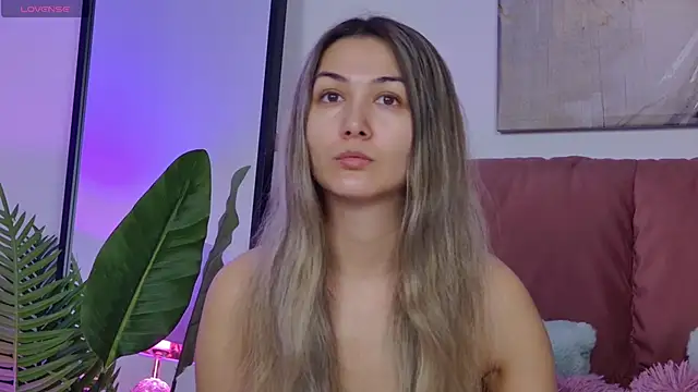 NicolLopeze online show from November 17, 2025, 6:50 am