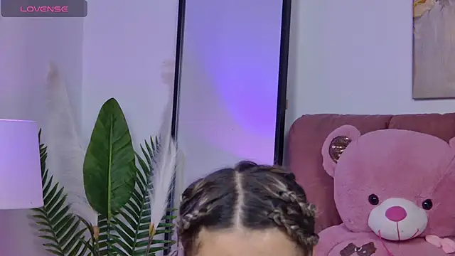 NicolLopeze online show from November 19, 2025, 7:30 am