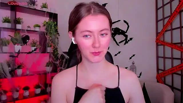 KateCuddle online show from October 29, 2025, 2:43 am