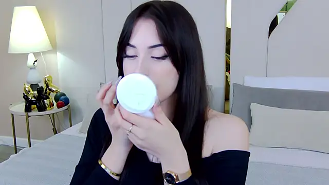 Betty Bridge online show from November 21, 2025, 5:50 am