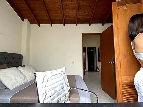 Mojiitoo online show from November 14, 2025, 4:21 pm