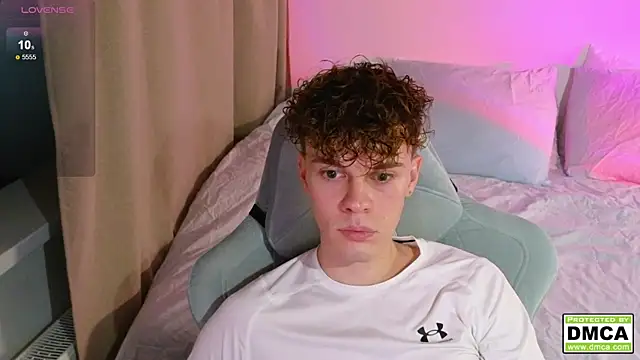 cute thomas online show from November 6, 2025, 6:01 pm