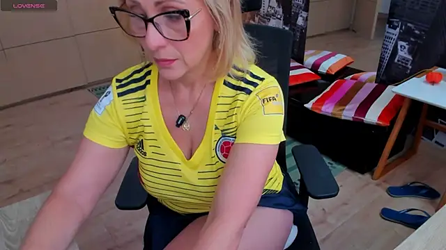 Snapshot of jane_turner chatting on June 17, 2026, 12:59 pm jane turner online show from June 17, 2026, 12:59 pm