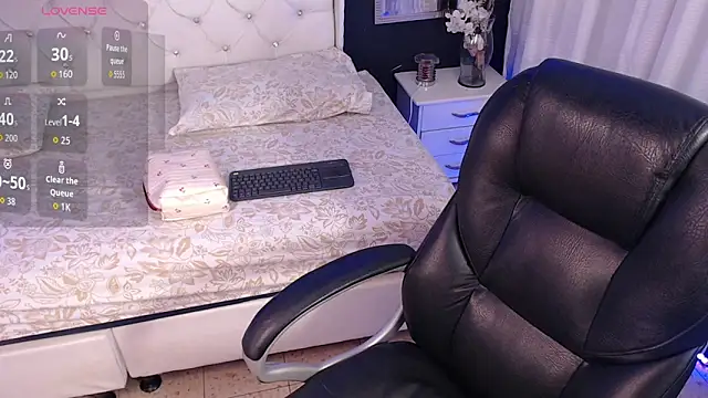 Snapshot of LiaVillalobos chatting on October 10, 2025, 12:39 pm LiaVillalobos online show from October 10, 2025, 12:39 pm