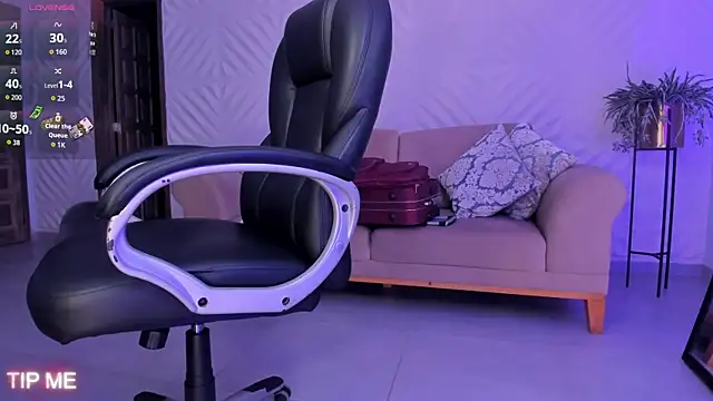 SophieBarnett online show from April 17, 2026, 11:51 pm