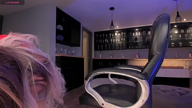 SophieBarnett online show from November 5, 2025, 11:30 pm