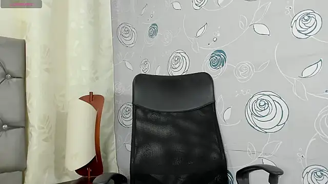 luna evaa online show from December 22, 2025, 1:44 pm