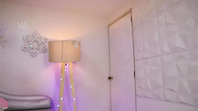 dianebleu online show from December 20, 2025, 4:15 am