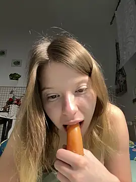 kimczii online show from April 15, 2026, 6:19 am