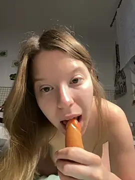 kimczii online show from May 20, 2026, 6:21 am