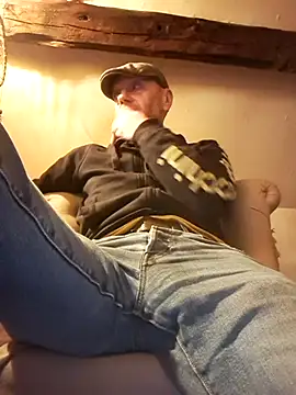 eddouxxx78 online show from April 15, 2026, 7:25 am