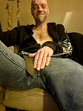 Snapshot of eddouxxx78 chatting on February 15, 2026, 8:13 am eddouxxx78 online show from February 15, 2026, 8:13 am