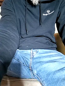 Snapshot of eddouxxx78 chatting on November 7, 2025, 6:23 pm eddouxxx78 online show from November 7, 2025, 6:23 pm