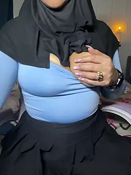 Snapshot of Jameela chatting on December 15, 2025, 10:26 pm Jameela online show from December 15, 2025, 10:26 pm