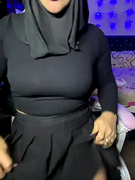 Snapshot of Jameela chatting on December 21, 2025, 11:16 pm Jameela online show from December 21, 2025, 11:16 pm