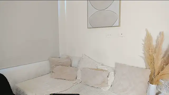 ZOEGARNER01 online show from November 9, 2025, 8:13 pm