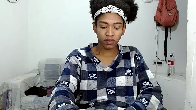 angelamarie1 online show from October 27, 2025, 11:22 am