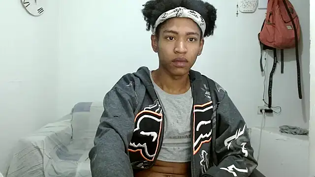 angelamarie1 online show from November 10, 2025, 10:42 am