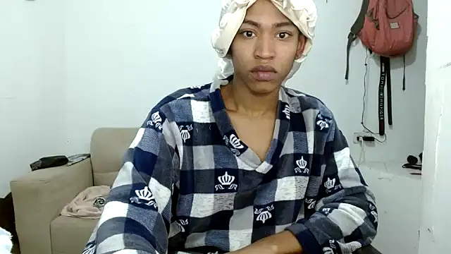 angelamarie1 online show from December 4, 2025, 1:21 pm