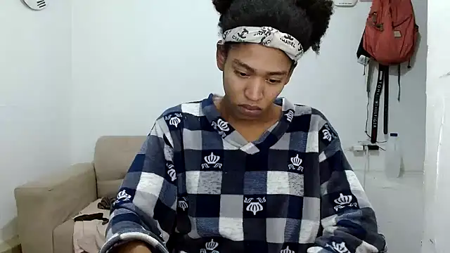 angelamarie1 online show from November 17, 2025, 6:50 am