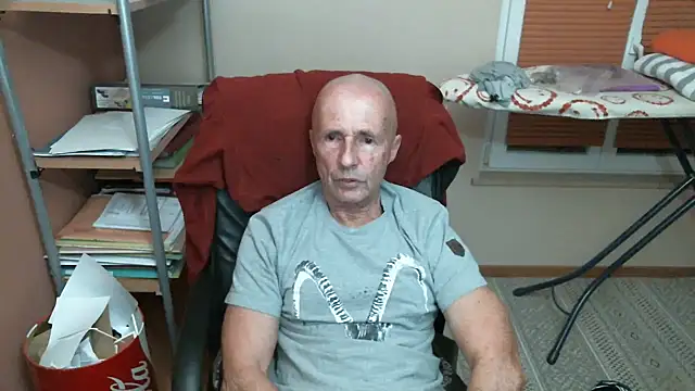 Snapshot of olibrius71 chatting on February 13, 2026, 9:04 pm olibrius71 online show from February 13, 2026, 9:04 pm