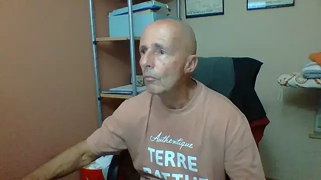 olibrius71 online show from November 7, 2025, 9:19 pm