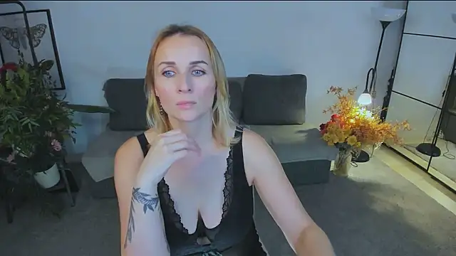 Karinella x online show from November 6, 2025, 9:19 pm