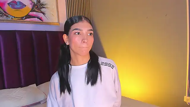 LauraAristizabal online show from July 11, 2026, 12:16 pm