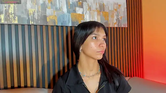 LauraAristizabal online show from December 18, 2025, 12:31 pm