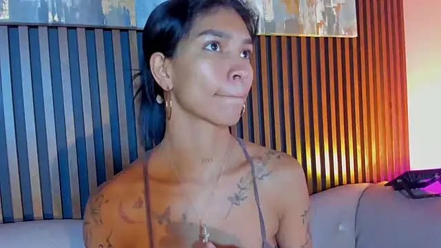 LauraAristizabal online show from February 17, 2026, 12:13 pm