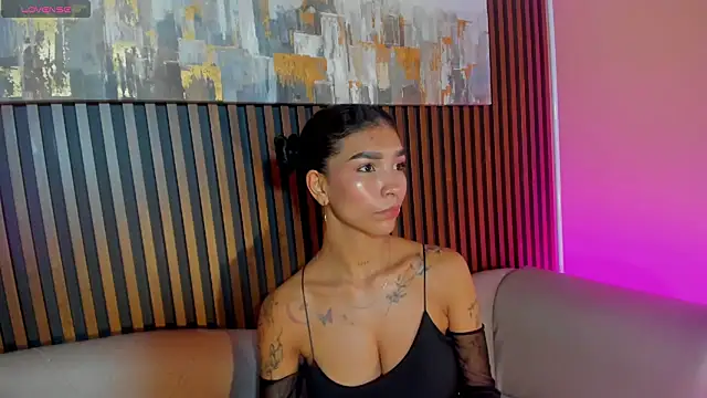 LauraAristizabal online show from March 21, 2026, 12:42 pm