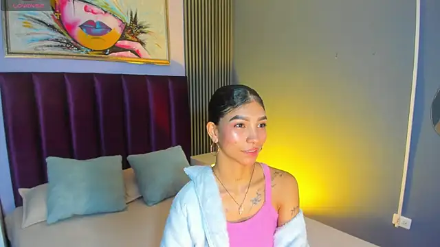 Snapshot of LauraAristizabal chatting on April 24, 2026, 12:18 pm LauraAristizabal online show from April 24, 2026, 12:18 pm
