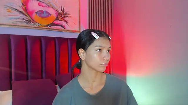 LauraAristizabal online show from November 18, 2025, 12:41 pm