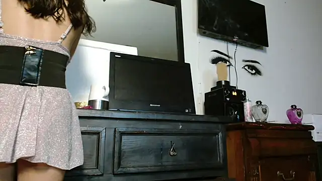 MINI Petite online show from November 10, 2025, 1:54 am