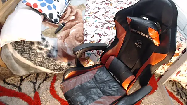 sexyjustin202 online show from December 19, 2025, 9:50 pm