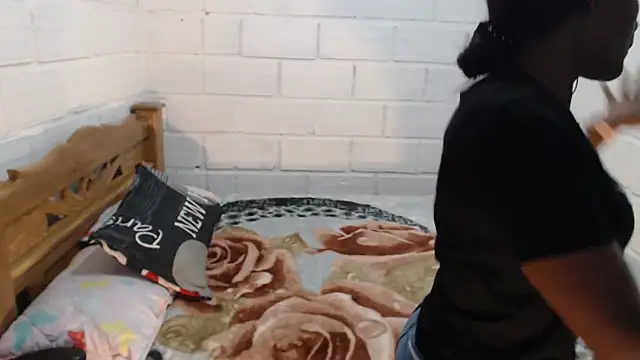 sexyjustin202 online show from December 15, 2025, 4:51 am