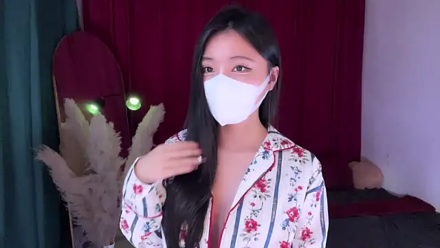 alaia-EDP online show from December 2, 2025, 3:58 pm