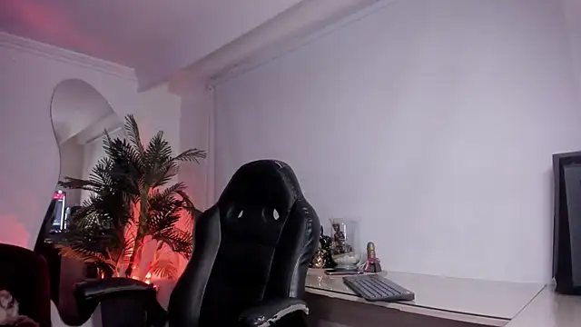 Meghan320 online show from January 14, 2026, 11:36 am