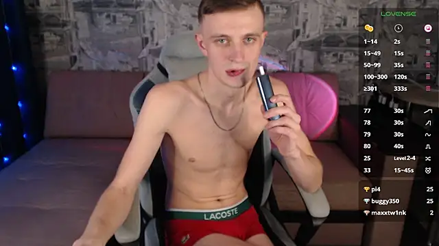 Snapshot of Oliver_Fresh chatting on January 21, 2025, 12:18 pm Oliver Fresh online show from January 21, 2025, 12:18 pm