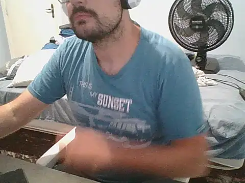 Snapshot of SuyNey chatting on March 15, 2026, 7:04 am SuyNey online show from March 15, 2026, 7:04 am