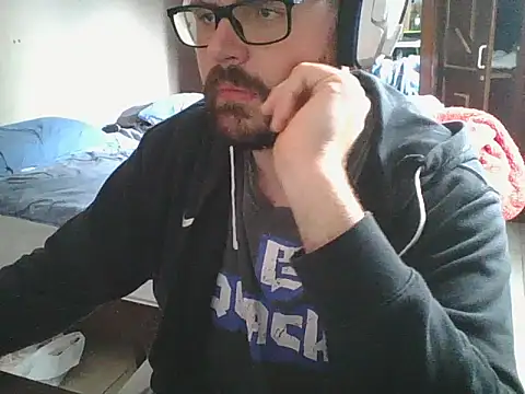 Snapshot of SuyNey chatting on October 7, 2025, 2:18 pm SuyNey online show from October 7, 2025, 2:18 pm