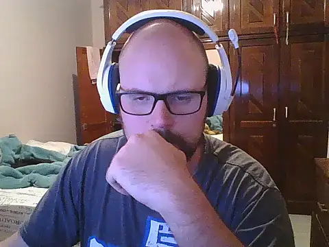 Snapshot of SuyNey chatting on September 11, 2025, 12:43 am SuyNey online show from September 11, 2025, 12:43 am