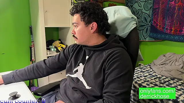 Snapshot of DerrickHose chatting on March 8, 2025, 1:06 am DerrickHose online show from March 8, 2025, 1:06 am