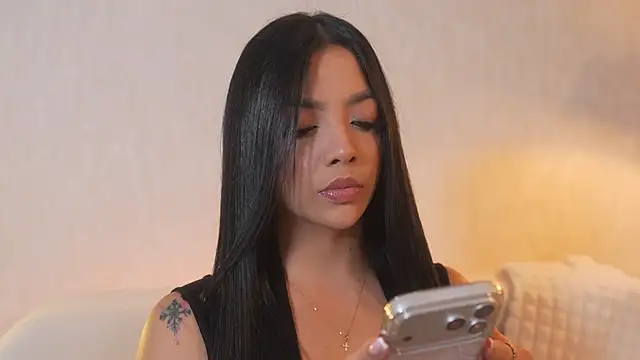 sarah hiill online show from November 14, 2025, 8:12 pm