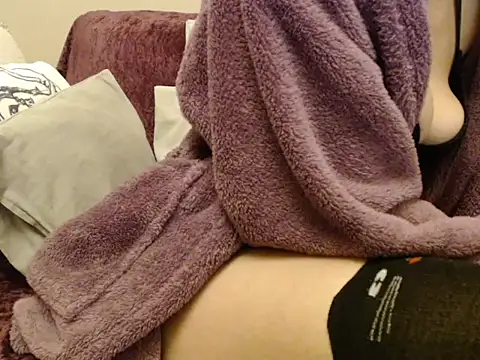 Snapshot of Galadriel chatting on January 11, 2026, 4:08 am Galadriel online show from January 11, 2026, 4:08 am