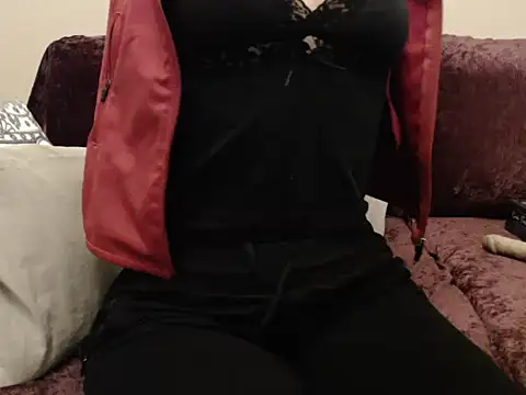 Snapshot of Galadriel chatting on December 18, 2025, 4:39 am Galadriel online show from December 18, 2025, 4:39 am