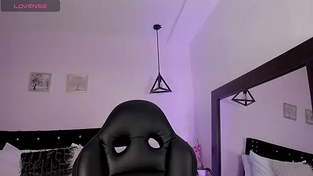 Snapshot of CeliWoods chatting on October 6, 2025, 11:22 am CeliWoods online show from October 6, 2025, 11:22 am