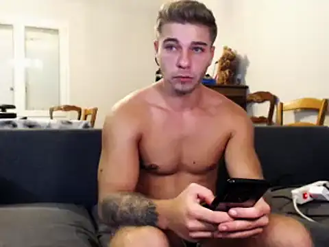 Elkafit28 online show from October 3, 2025, 9:16 pm