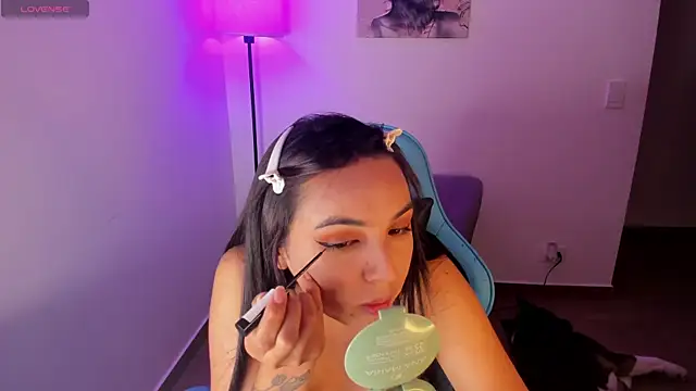 Snapshot of Miss_Nicole chatting on May 19, 2026, 1:10 am Miss Nicole online show from May 19, 2026, 1:10 am