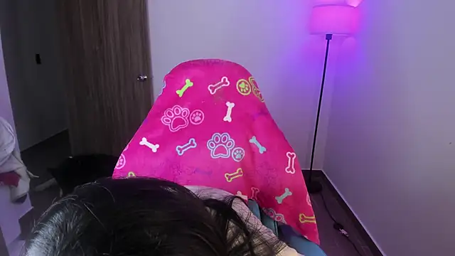 Miss Nicole online show from November 30, 2025, 7:03 pm